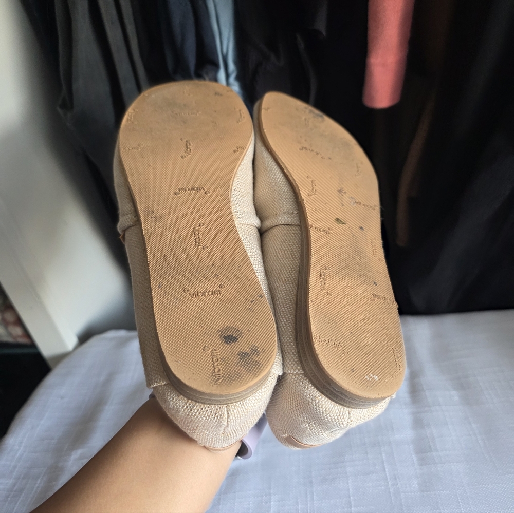 Toms Beige Canvas Loafers - Picture 7 of 7